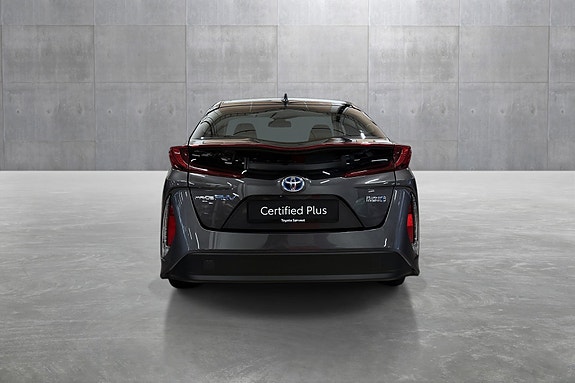 Toyota Prius Plug-in Hybrid 4 of 30