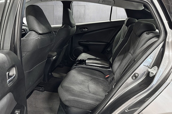 Toyota Prius Plug-in Hybrid 17 of 30
