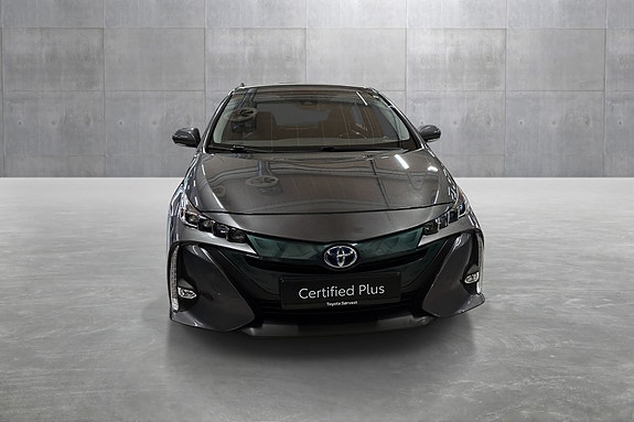 Toyota Prius Plug-in Hybrid 8 of 30