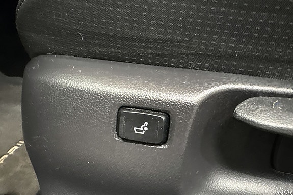 Toyota Prius Plug-in Hybrid 23 of 30