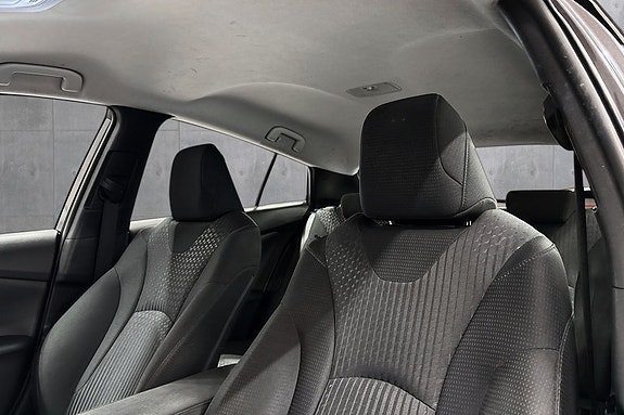 Toyota Prius Plug-in Hybrid 22 of 30