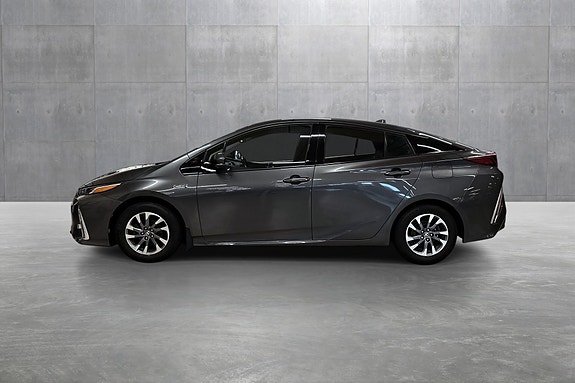 Toyota Prius Plug-in Hybrid 2 of 30