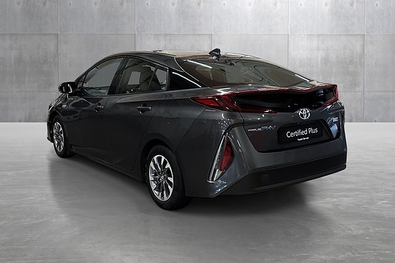 Toyota Prius Plug-in Hybrid 3 of 30