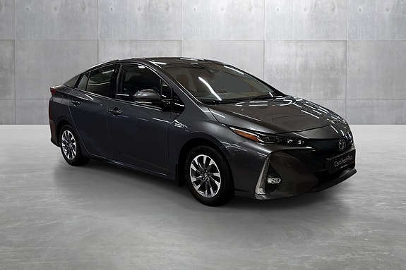 Toyota Prius Plug-in Hybrid 7 of 30