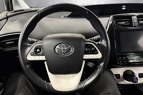 Toyota Prius Plug-in Hybrid 12 of 30