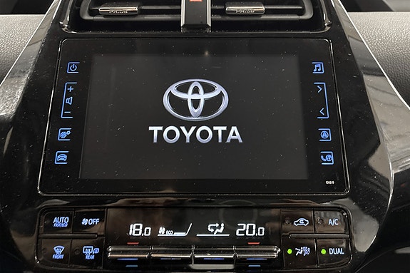 Toyota Prius Plug-in Hybrid 13 of 30