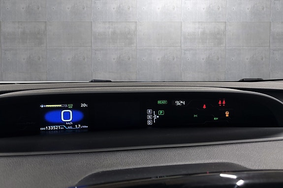 Toyota Prius Plug-in Hybrid 14 of 30