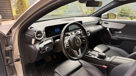 Mercedes-Benz A250 e 18 of 30