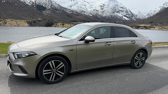 Mercedes-Benz A250 e 3 of 30
