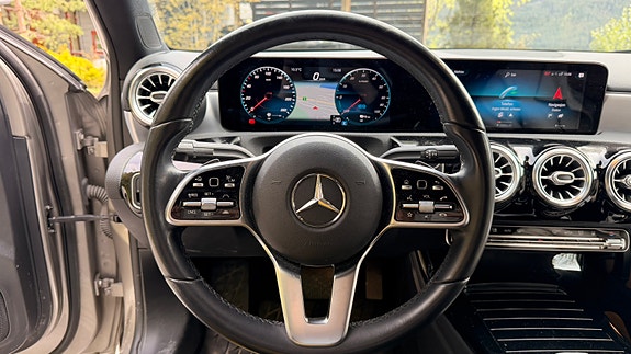 Mercedes-Benz A250 e 23 of 30