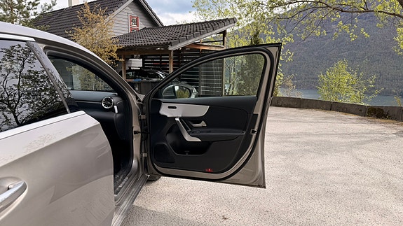 Mercedes-Benz A250 e 14 of 30