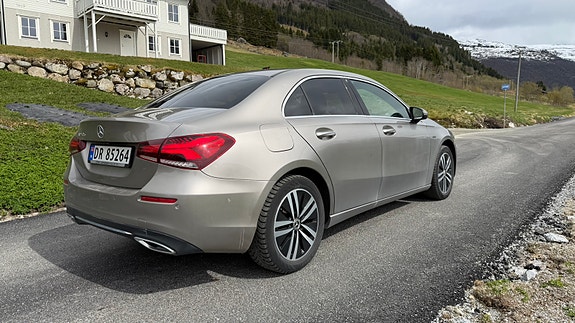 Mercedes-Benz A250 e 6 of 30