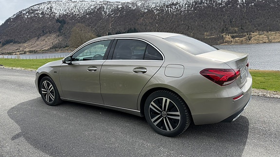 Mercedes-Benz A250 e 4 of 30