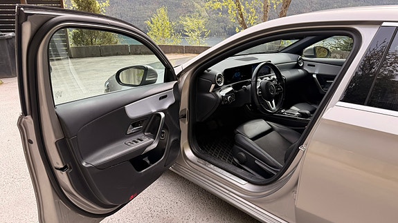 Mercedes-Benz A250 e 17 of 30