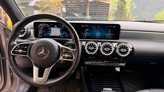Mercedes-Benz A250 e 22 of 30