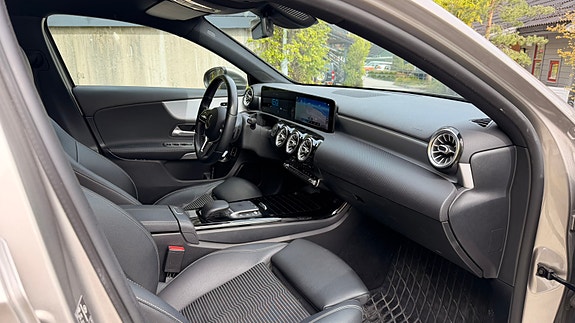 Mercedes-Benz A250 e 15 of 30