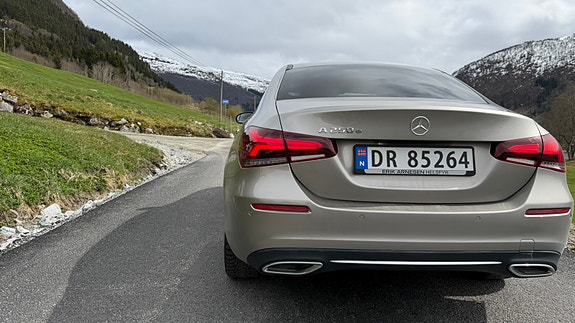 Mercedes-Benz A250 e 11 of 30