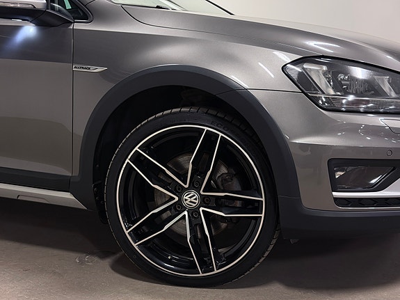 Volkswagen Golf Alltrack 12 of 30