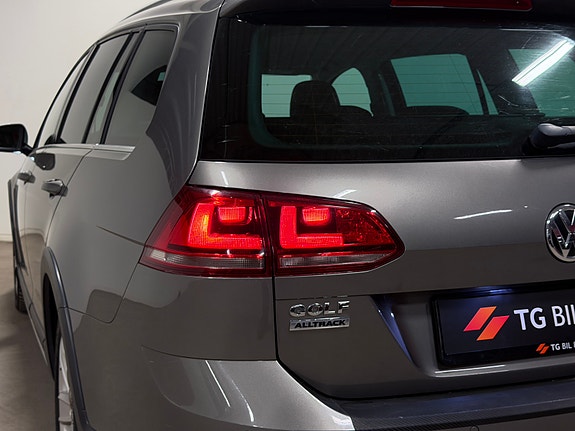 Volkswagen Golf Alltrack 9 of 30