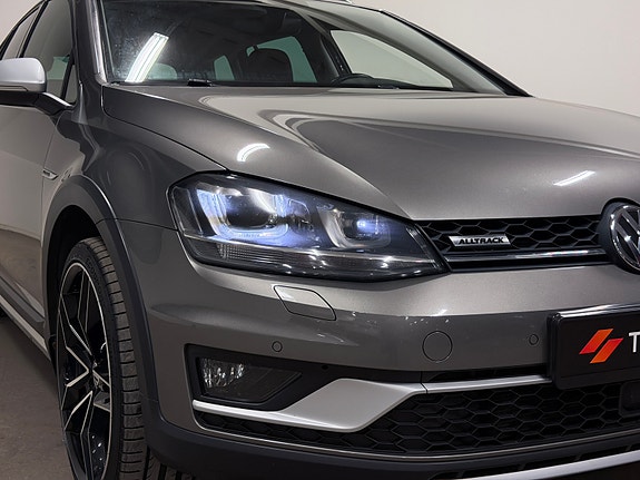 Volkswagen Golf Alltrack 10 of 30