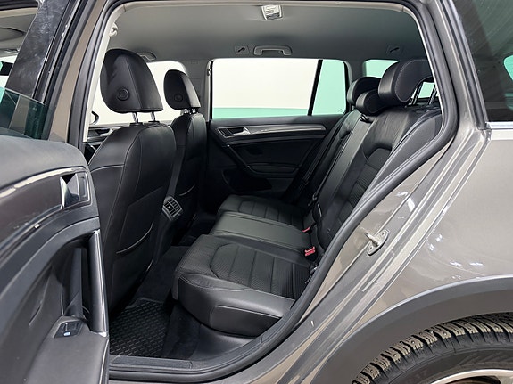 Volkswagen Golf Alltrack 16 of 30