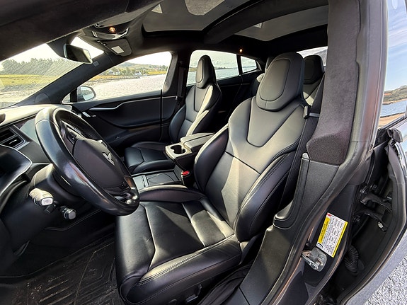 Tesla Model S 11 of 16