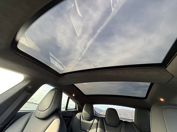 Tesla Model S 12 of 16