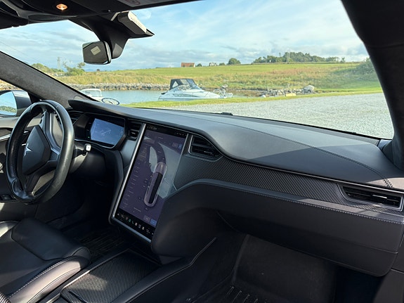 Tesla Model S 7 of 16