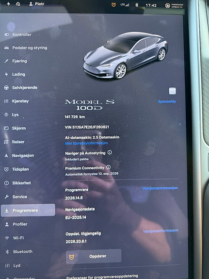 Tesla Model S 14 of 16