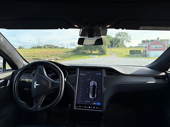 Tesla Model S 8 of 16