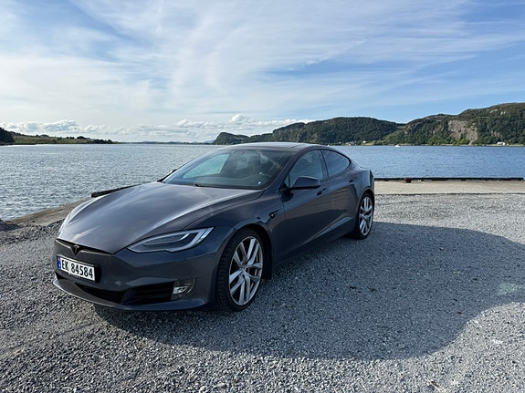 Tesla Model S 2 of 16