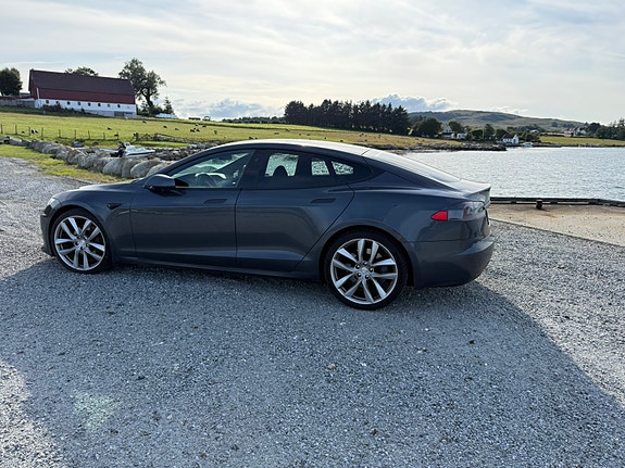 Tesla Model S 4 of 16