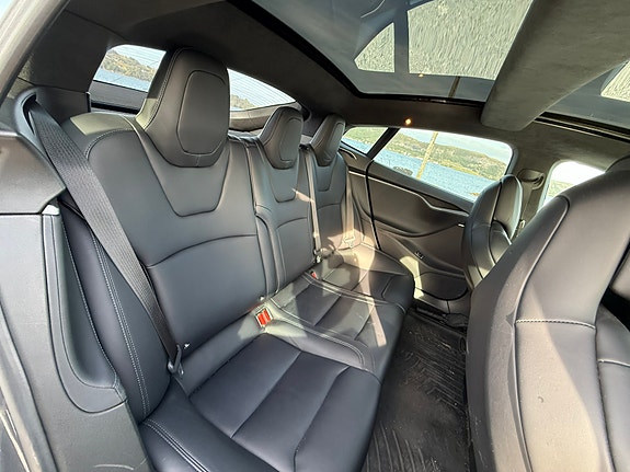Tesla Model S 9 of 16