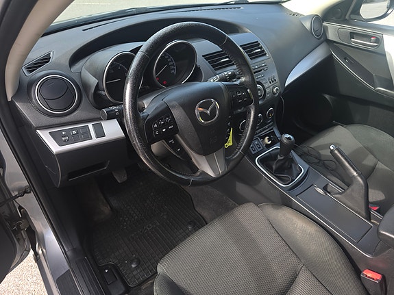 Mazda 3 25 of 30