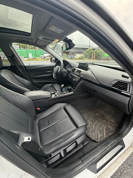 BMW 328i 17 of 28