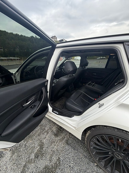 BMW 328i 14 of 28