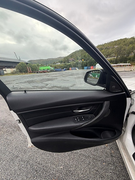 BMW 328i 18 of 28