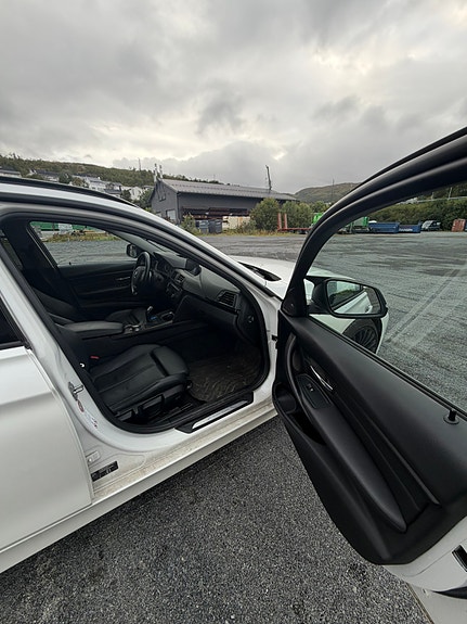 BMW 328i 16 of 28