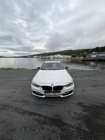 BMW 328i 2 of 28