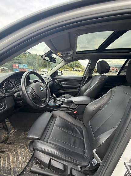 BMW 328i 19 of 28