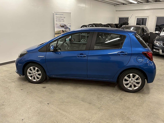 Toyota Yaris 7 of 30