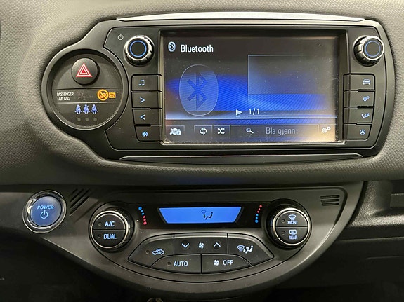 Toyota Yaris 24 of 30