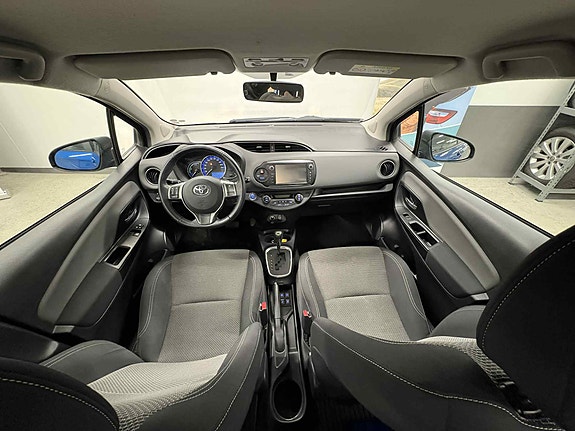 Toyota Yaris 19 of 30