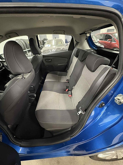 Toyota Yaris 18 of 30