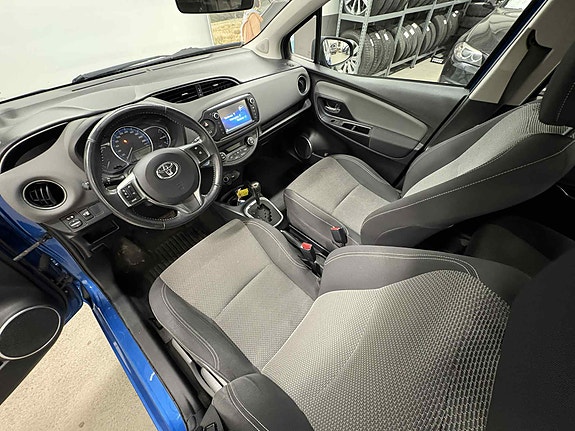 Toyota Yaris 12 of 30