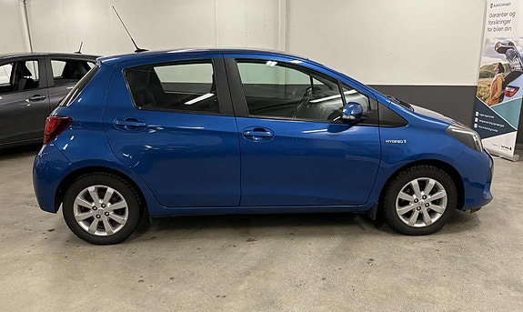 Toyota Yaris 3 of 30