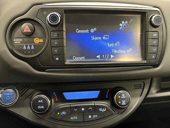 Toyota Yaris 25 of 30