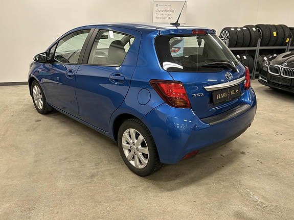 Toyota Yaris 6 of 30