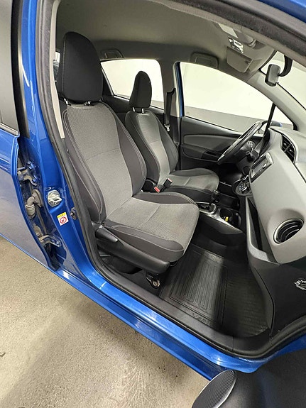 Toyota Yaris 14 of 30
