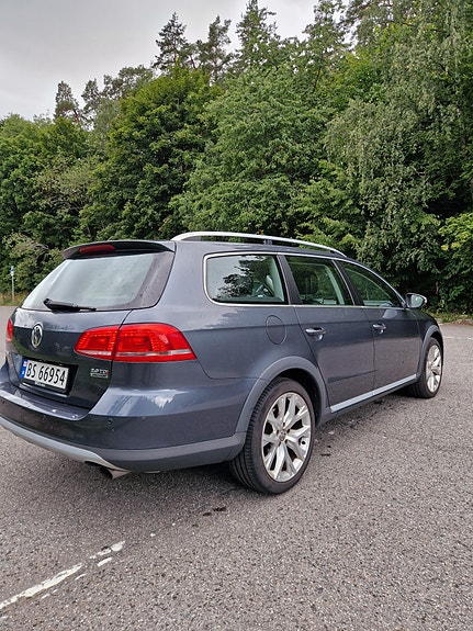 Volkswagen Passat 9 of 28